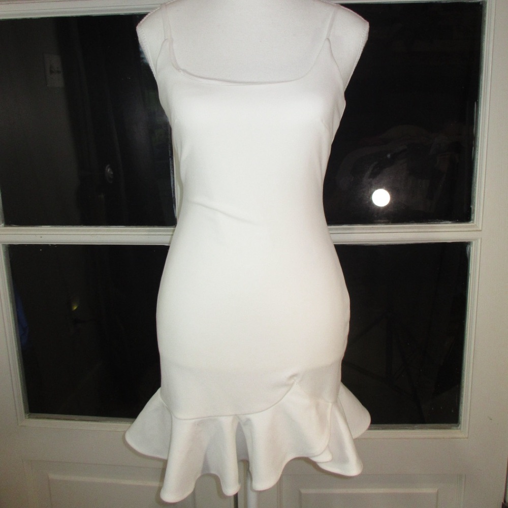 Selfie Leslie Elegant White Sleeveless Dress Worn once